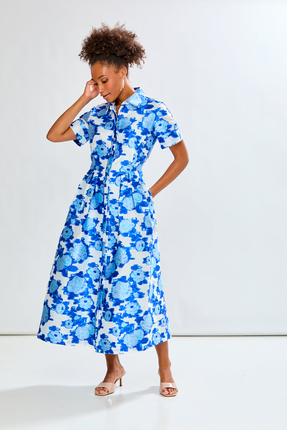 white dress with blue roses The Marisol in M video-01 7% Spandex Care InstructionsHand Elegant Royal Blue Evening color:48.4-86.2x15.7x31.1 inch / 123.3-219.3x40x79 cm / Rich Dark Walnut color / Black Walnut Dressing table + 0.45m Dressing stool (fabric velvet caramel)