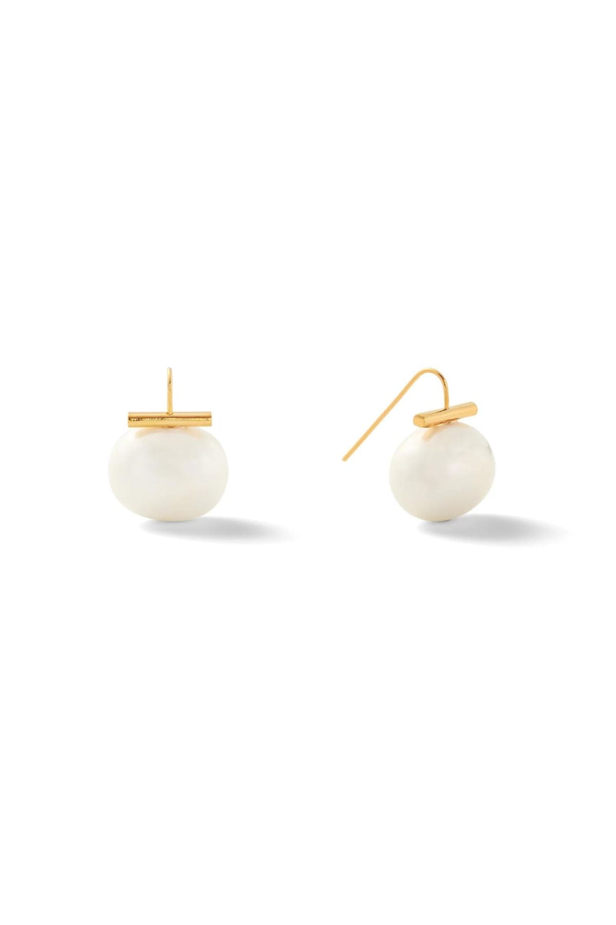 Pearl earring