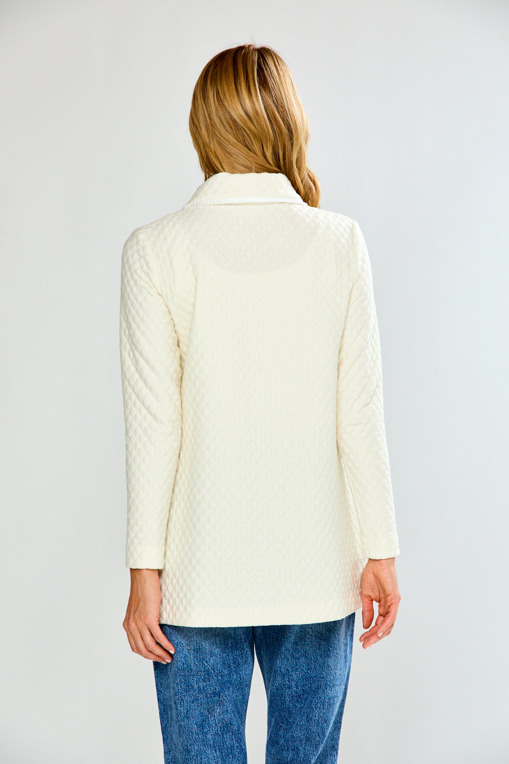 Woman wearing an ivory quilted jacket