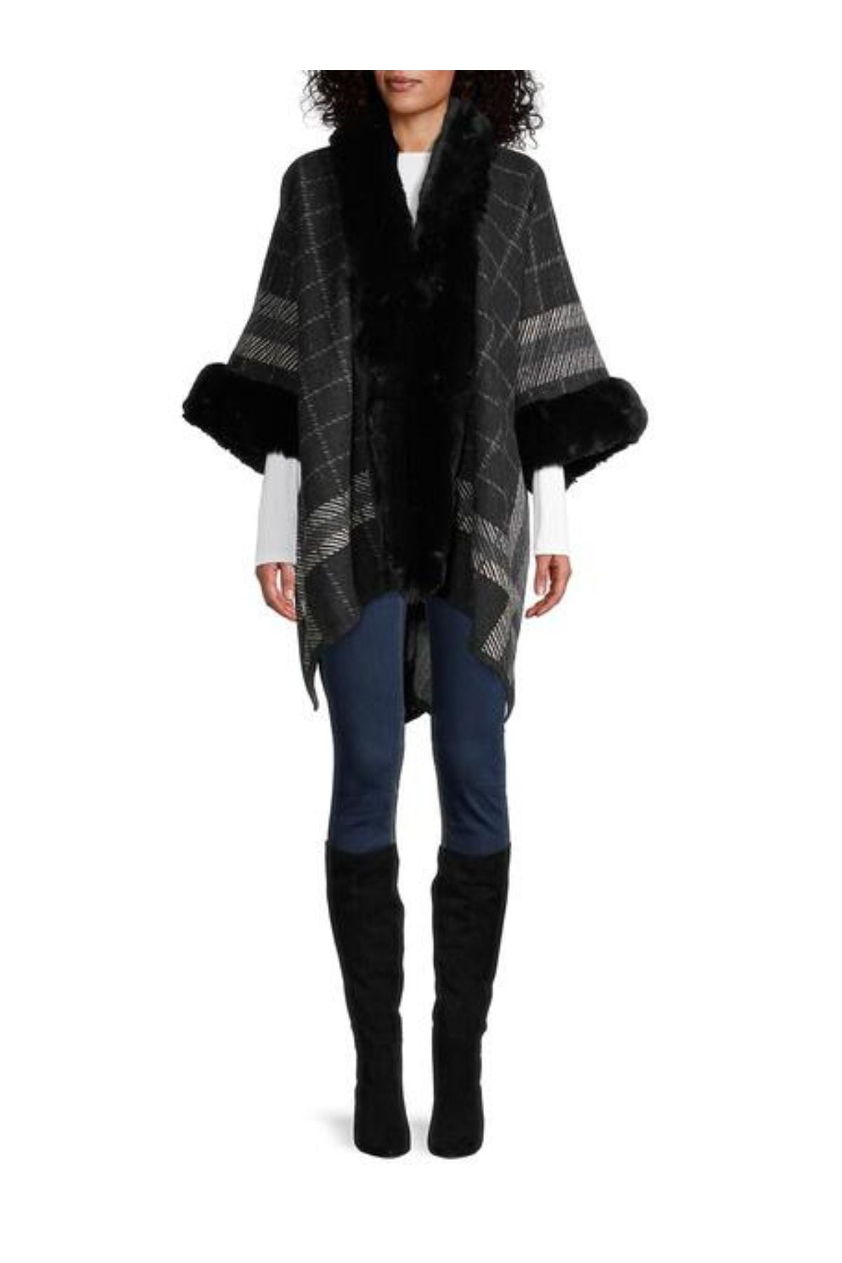 Woman in kimono with faux fur