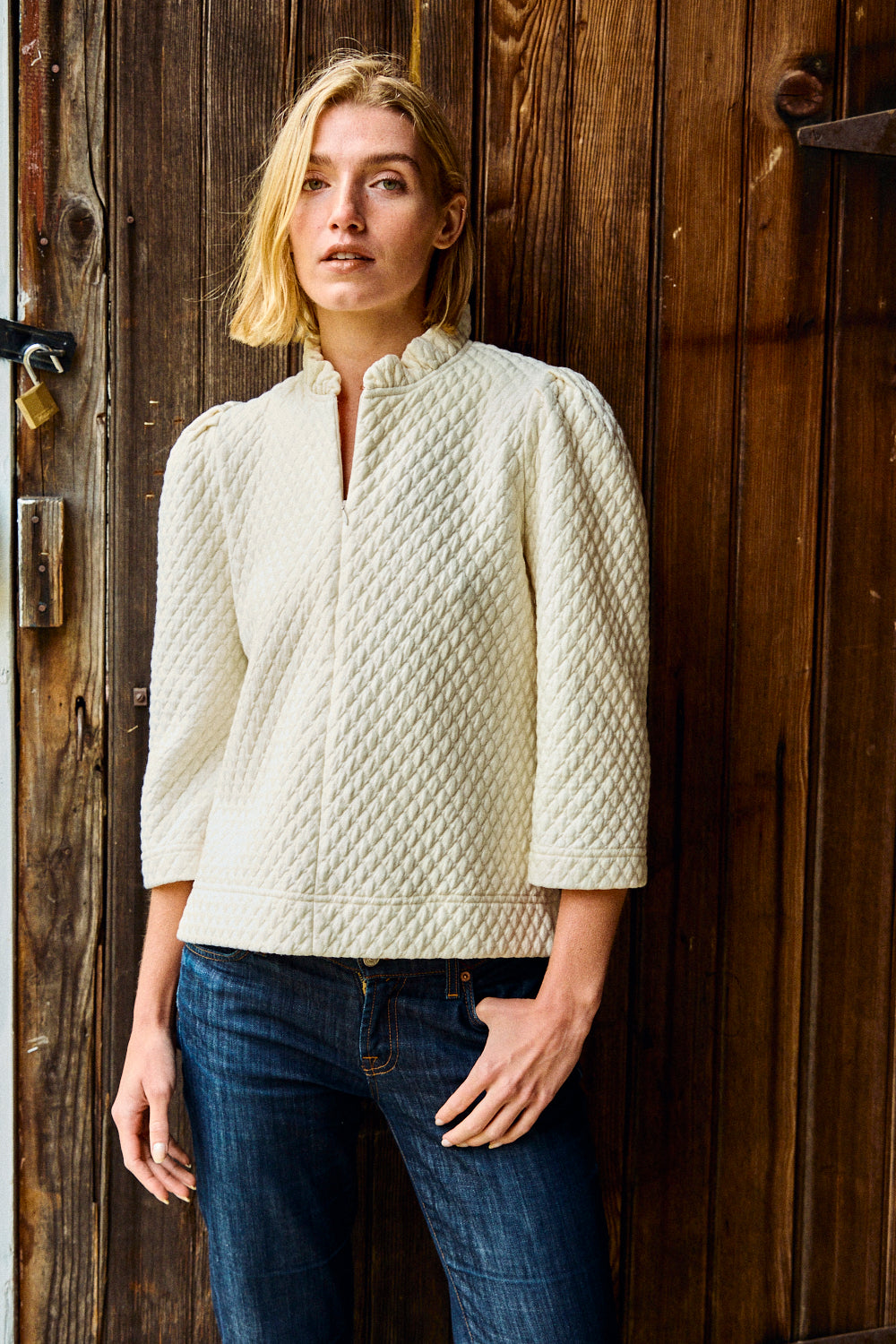 Woman wearing a textured white shirt and blue jeans