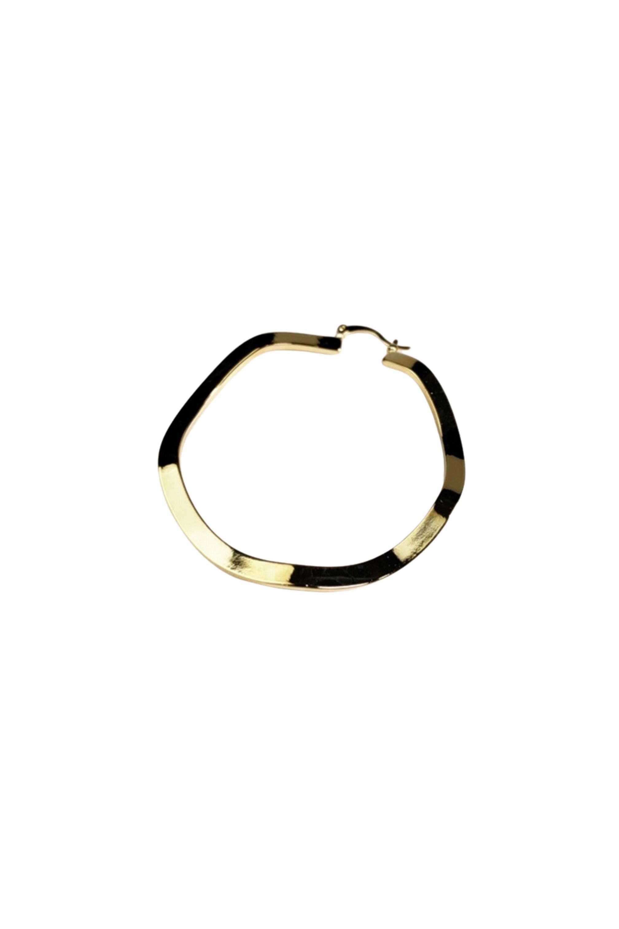 Wavy gold hoop earring