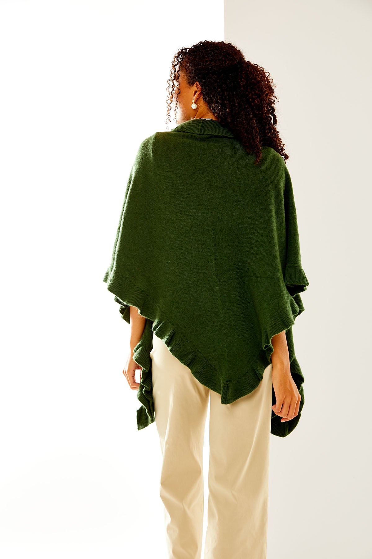 Woman in moss cashmere ruffle triangle