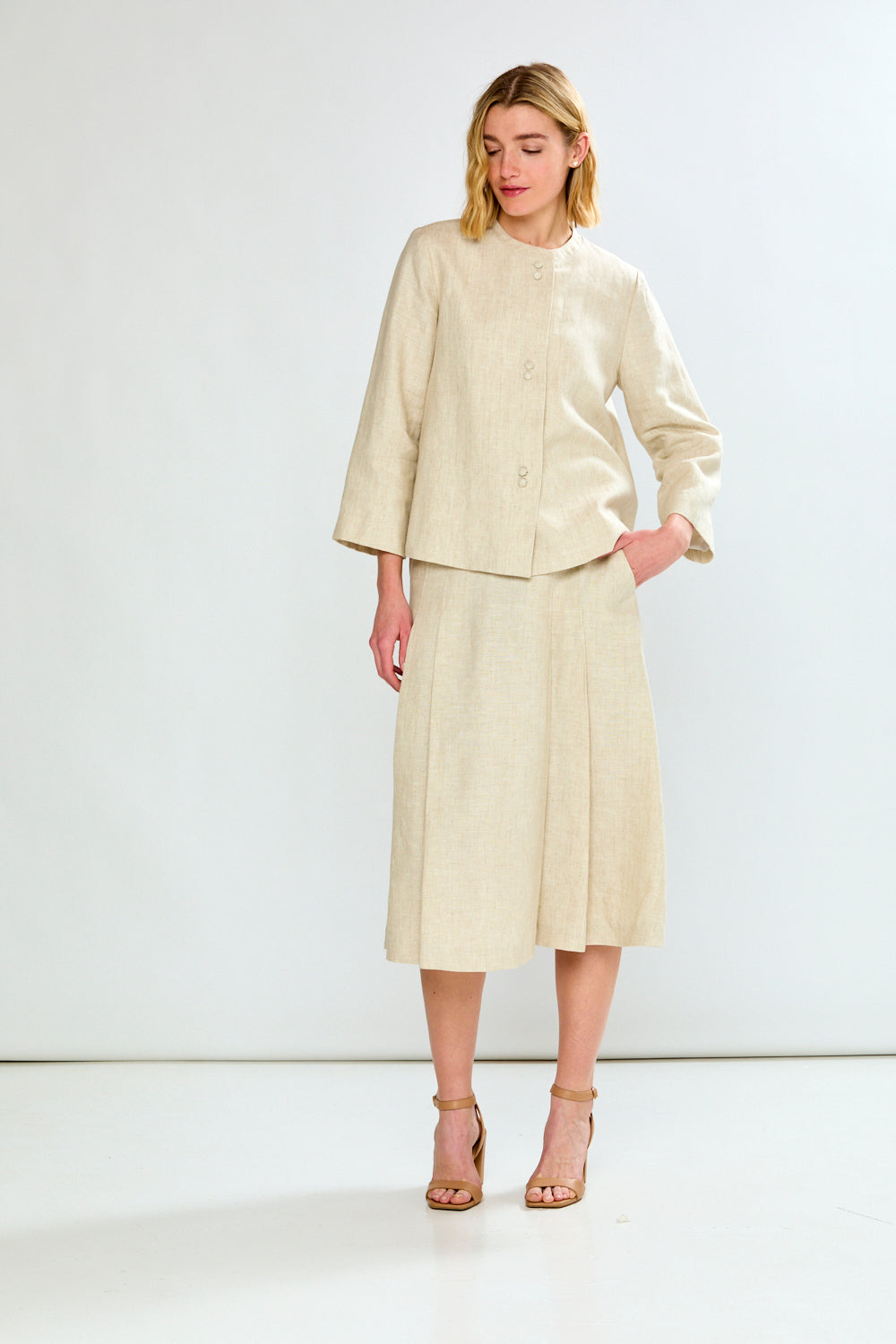 Woman wearing The Conway Jacket in Linen