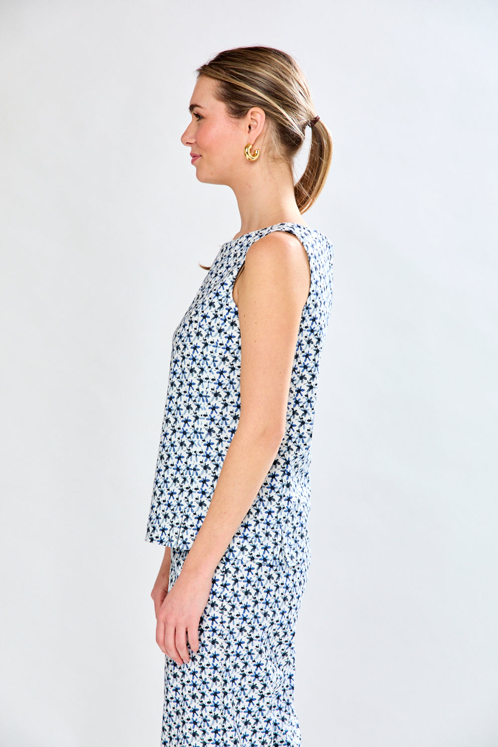 Woman in sleeveless shell top