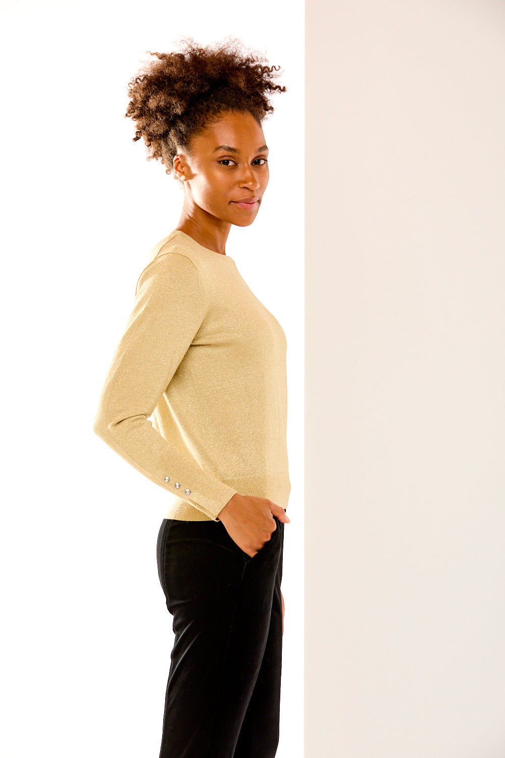 The lurex pullover in gold with button cuff