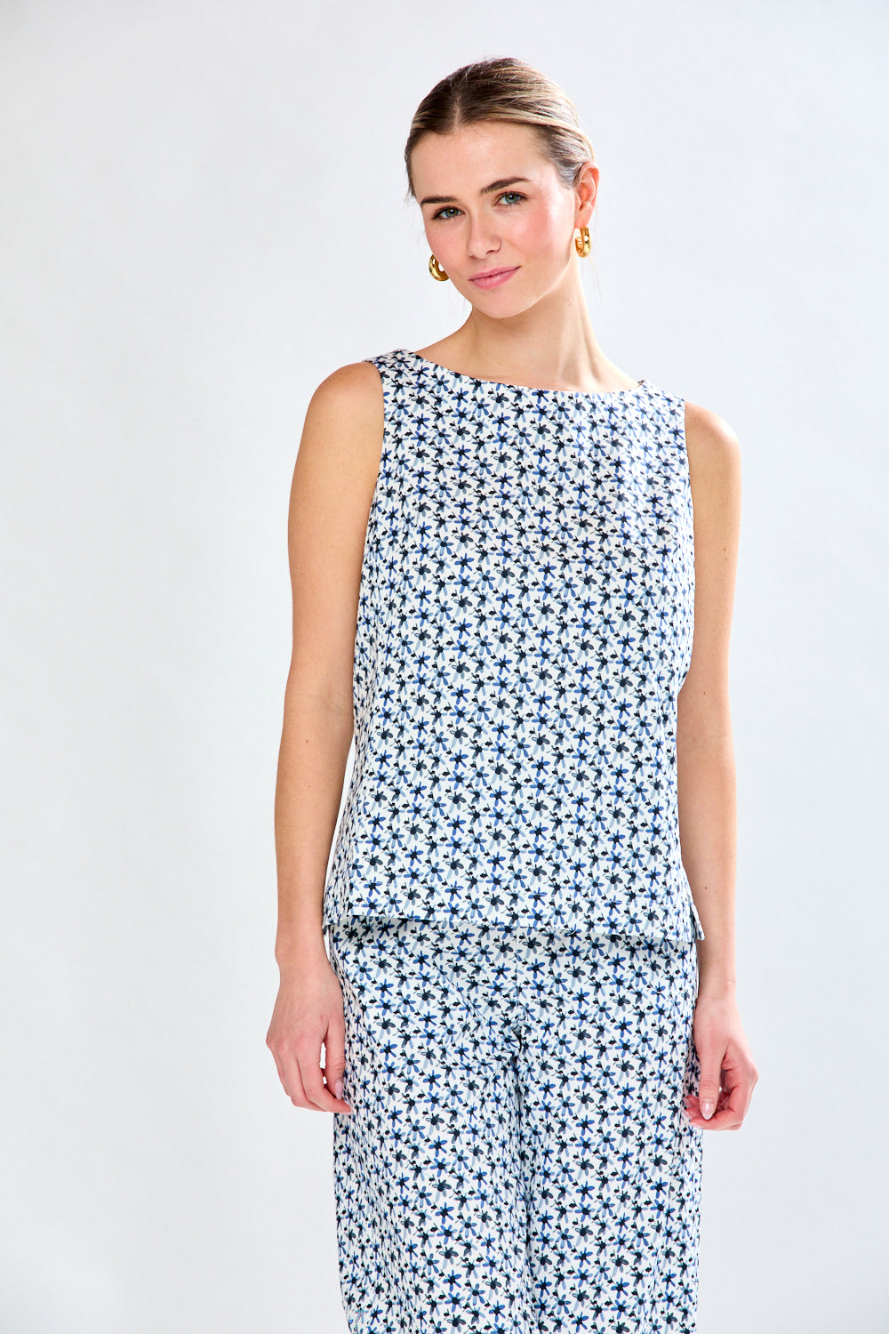 Woman in sleeveless shell top