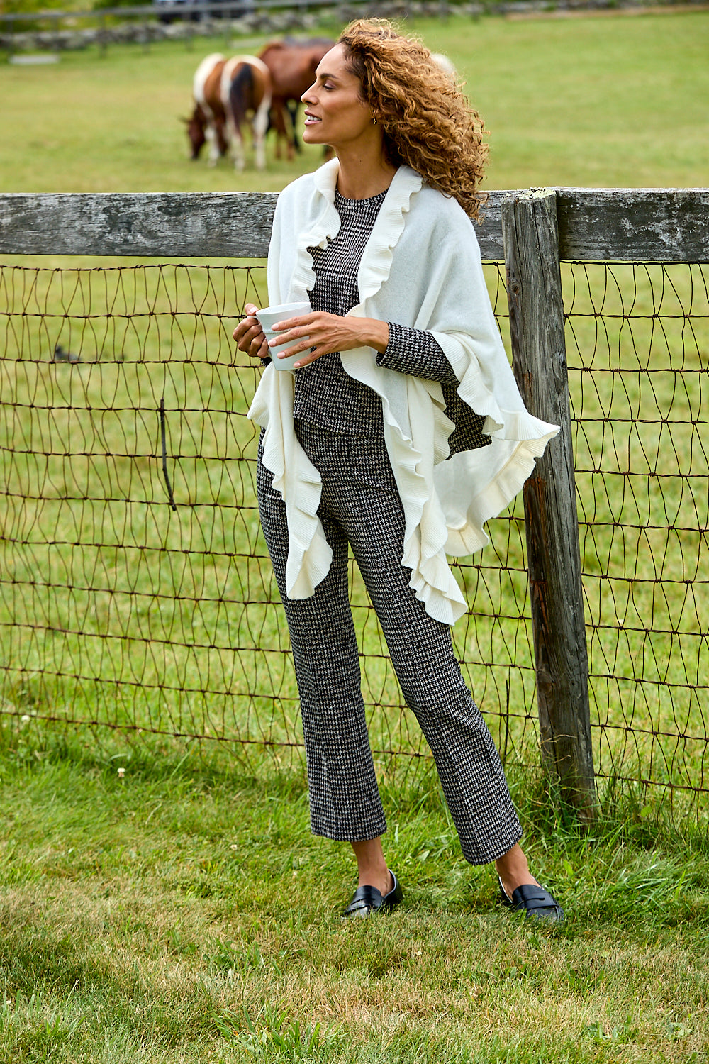 The Cashmere Ruffle Triangle in Ivory – Sara Campbell