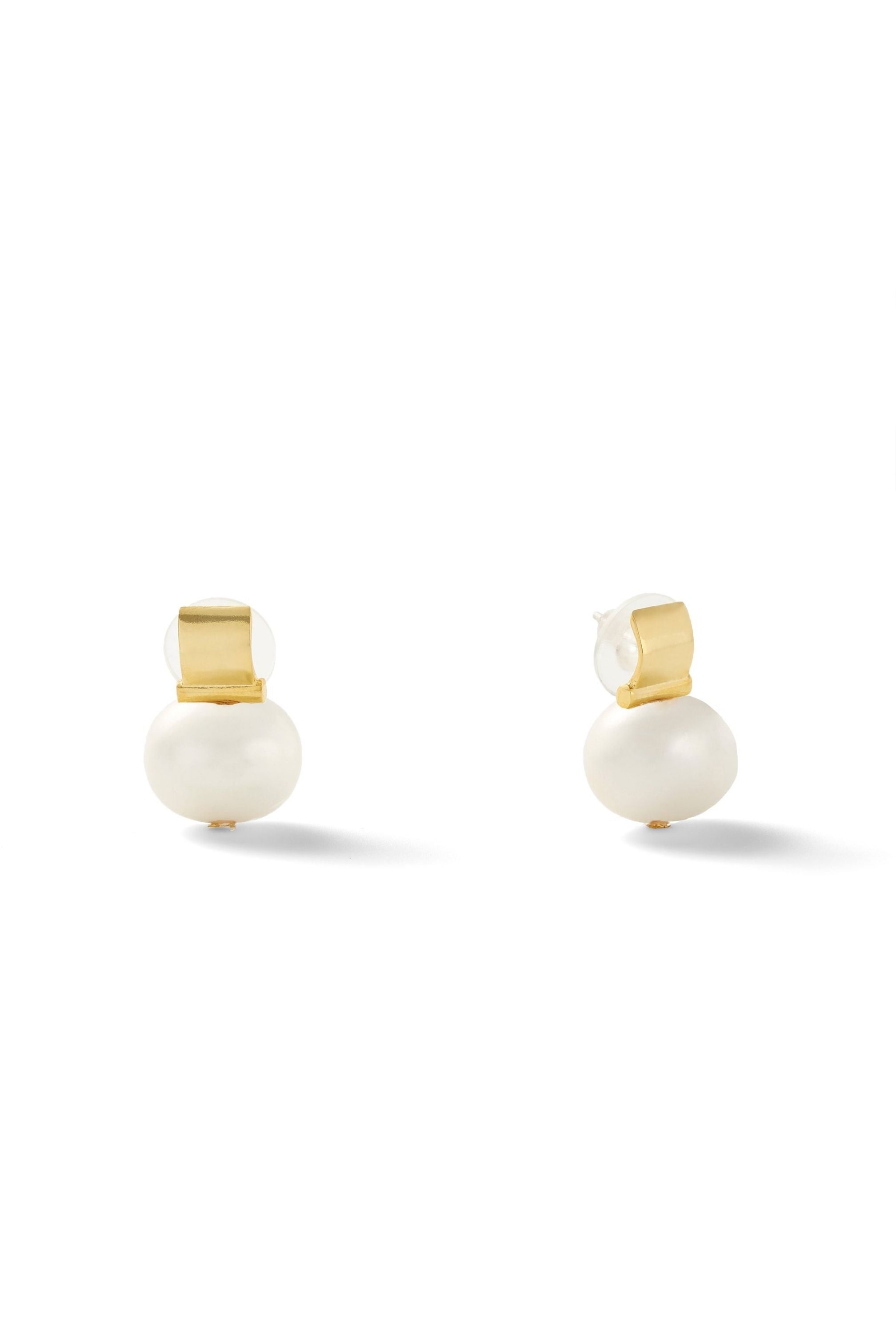 Pearl drop earring