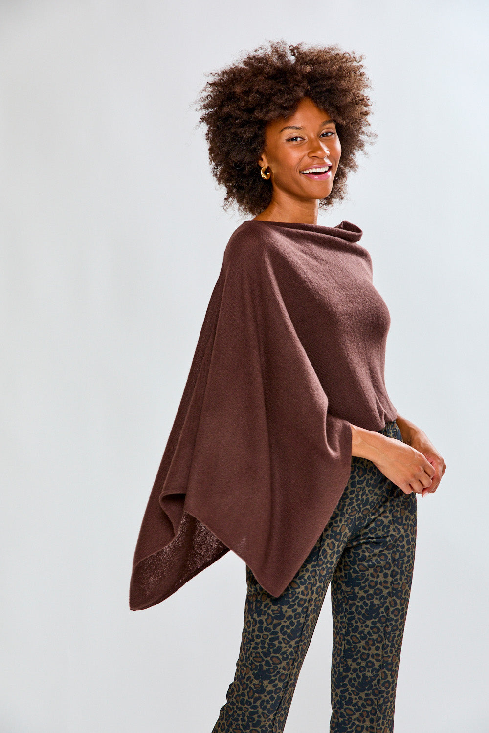 Woman wearing The Cashmere Ruana - Espresso