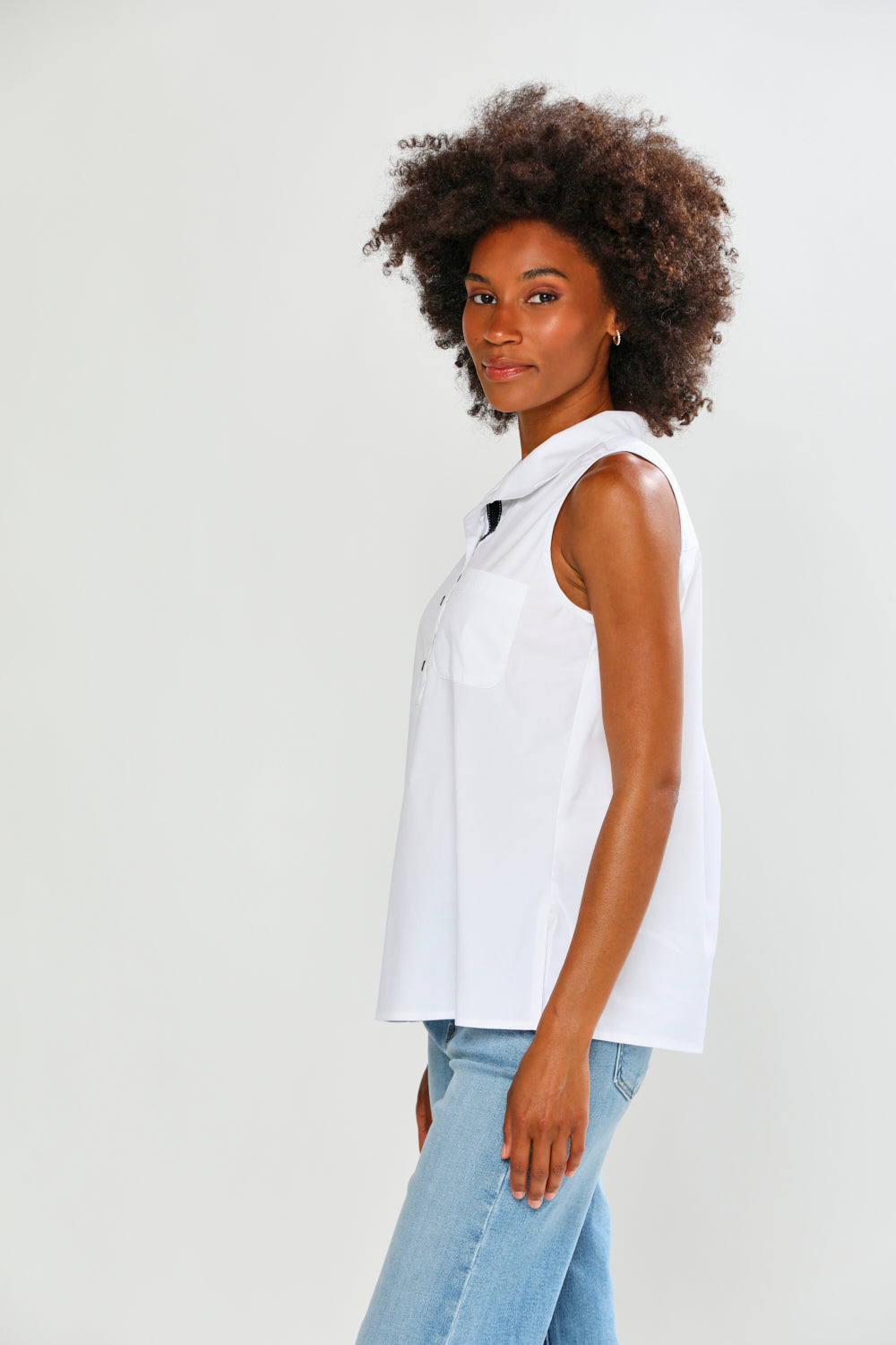 The Sleeveless Short Daniella in Cotton in White