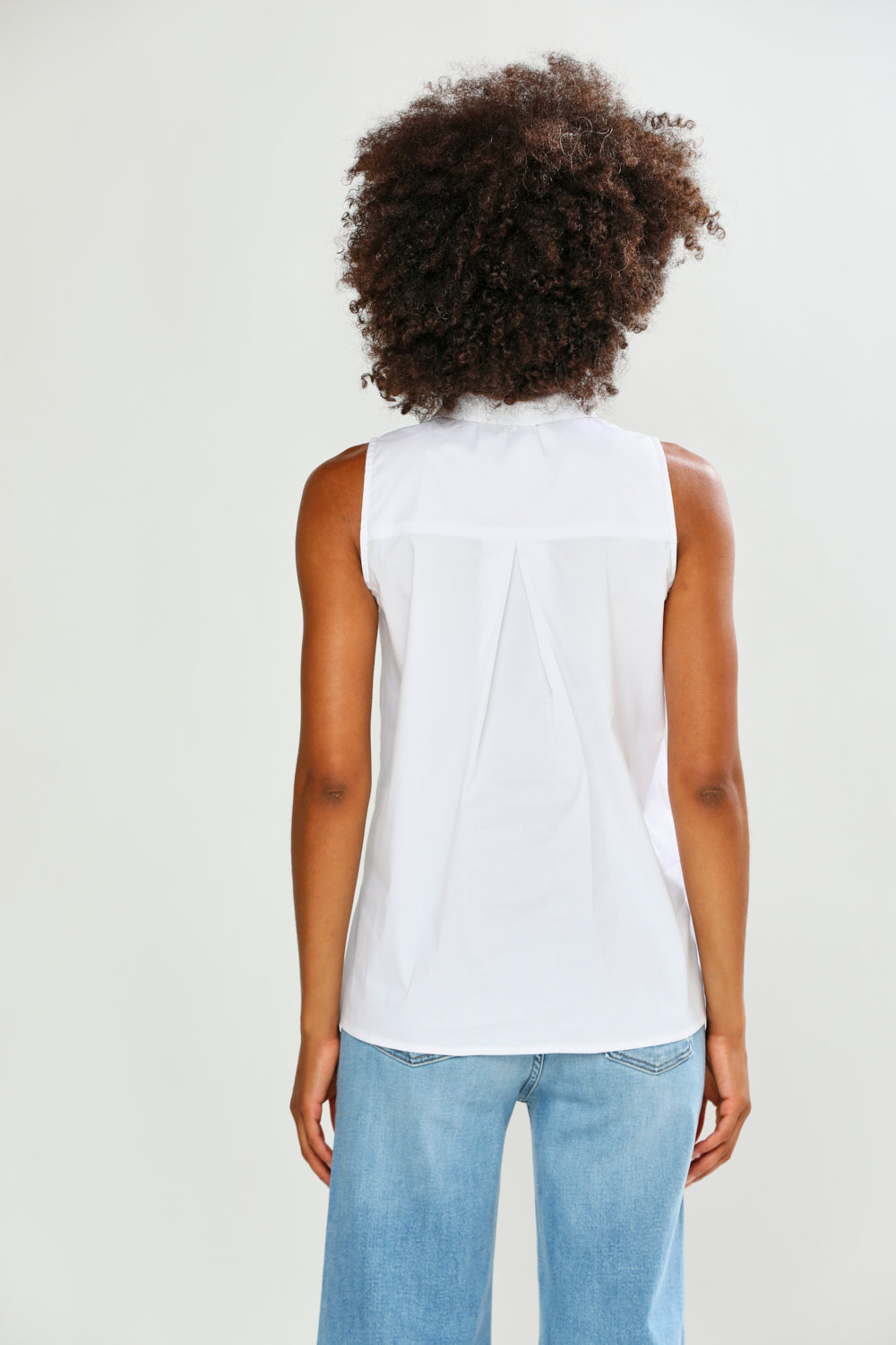 The Sleeveless Short Daniella in Cotton in White