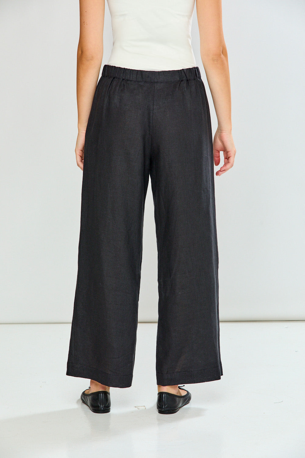 Woman wearing The Alessandra Pant - Black