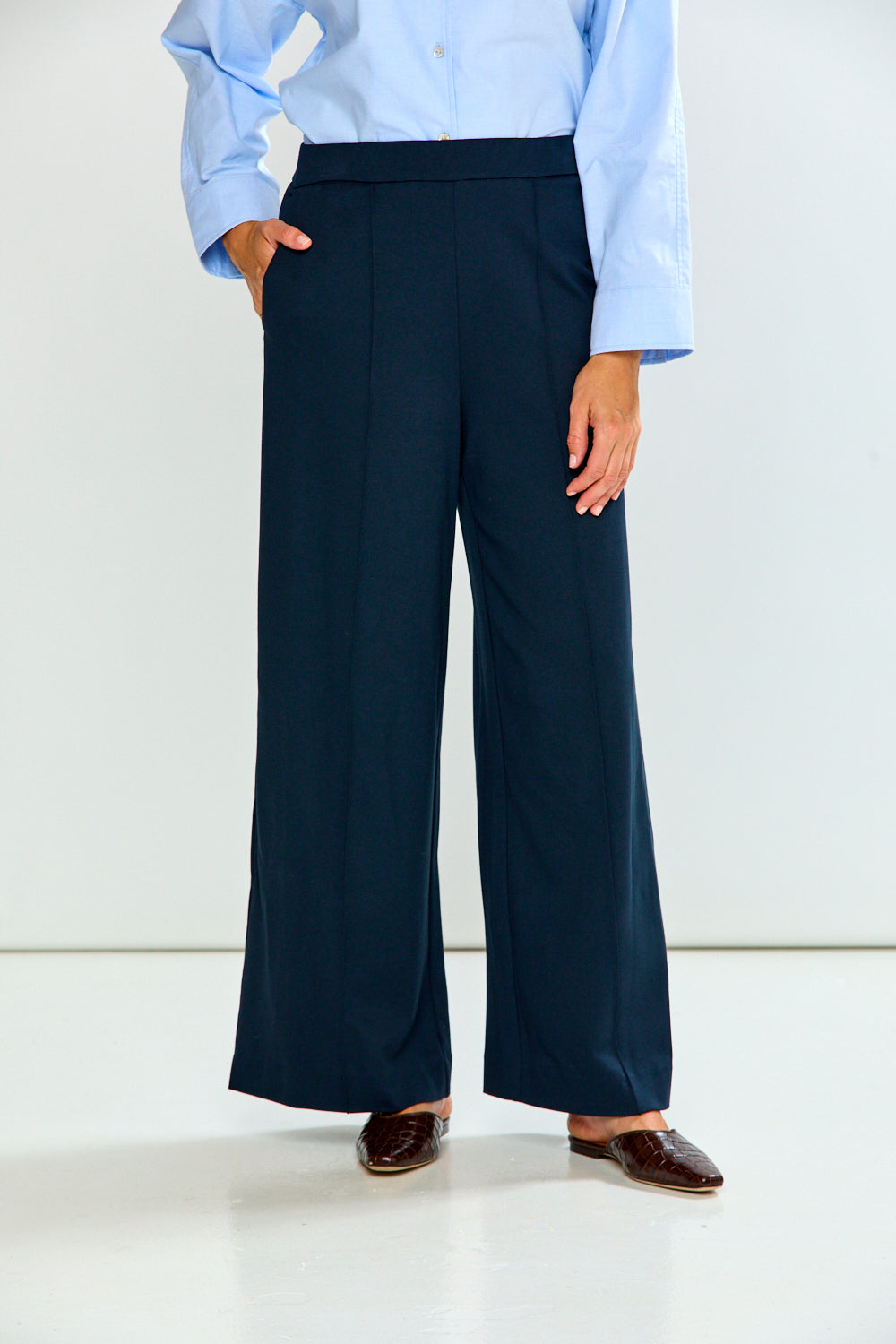 The Shira Pant in Ponte in Navy