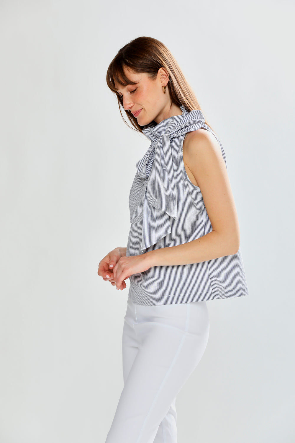 Woman wearing SLEEVELESS TOP W/TIE AT NECK