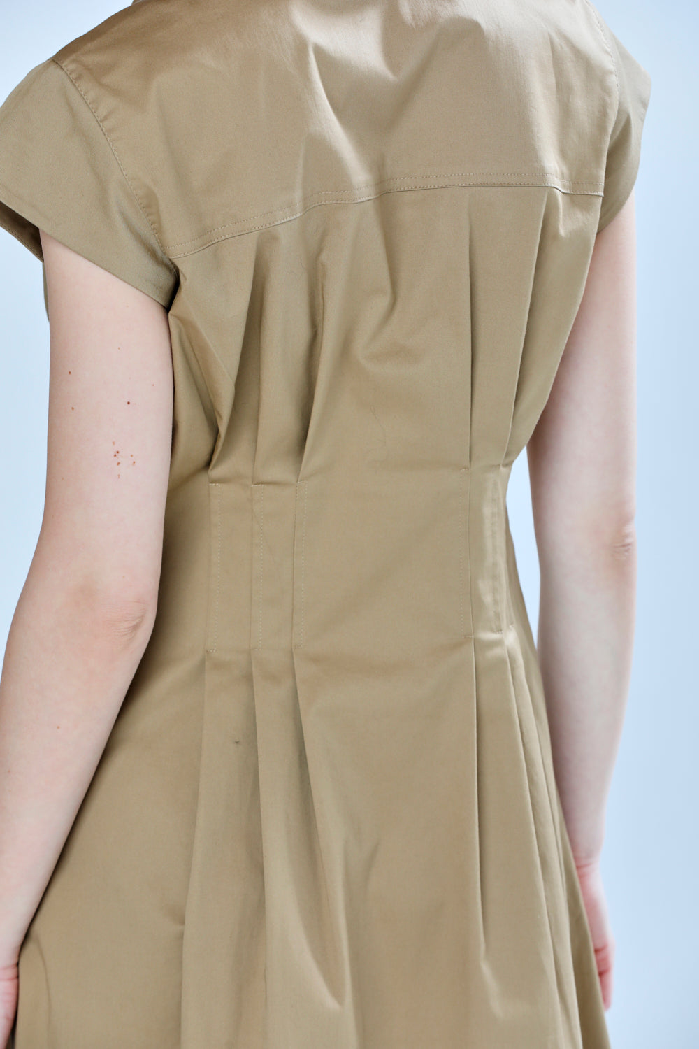 Woman wearing KAILYN DRESS - CAFE AU LAIT