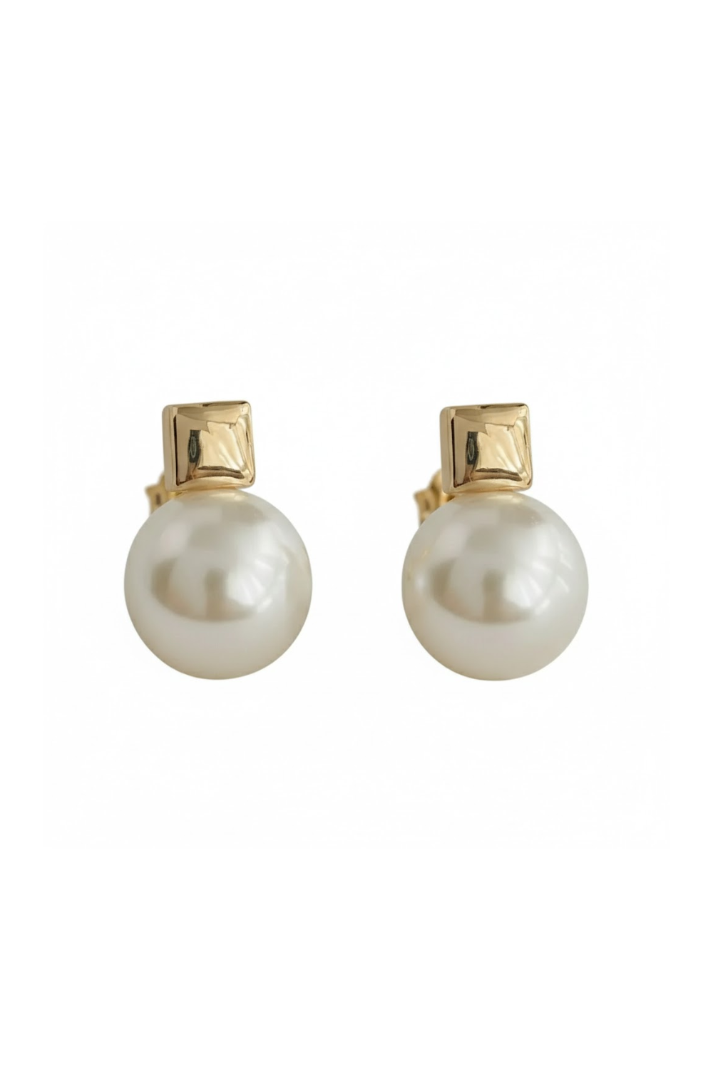 Chic High-Gloss Pearl Stud Earrings