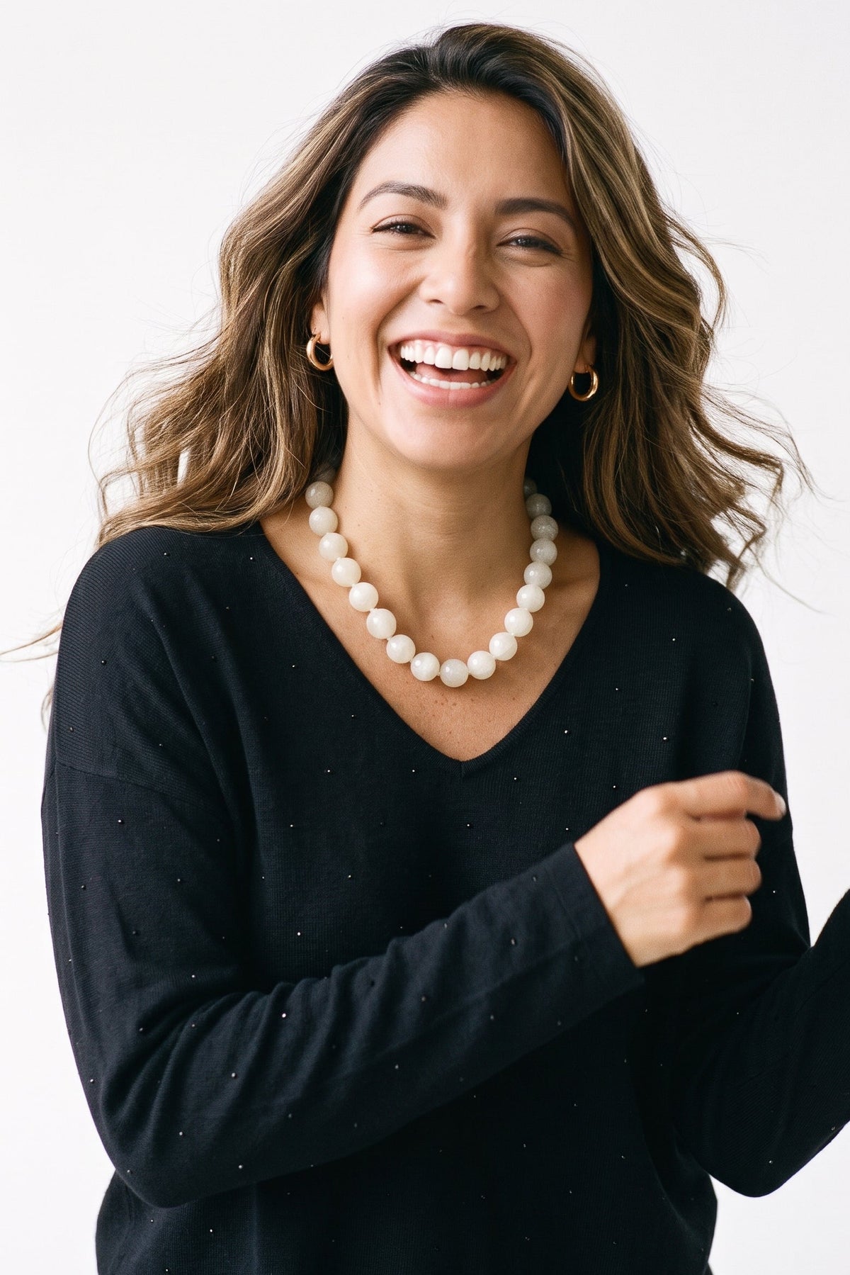 Woman wearing a white beaded necklace