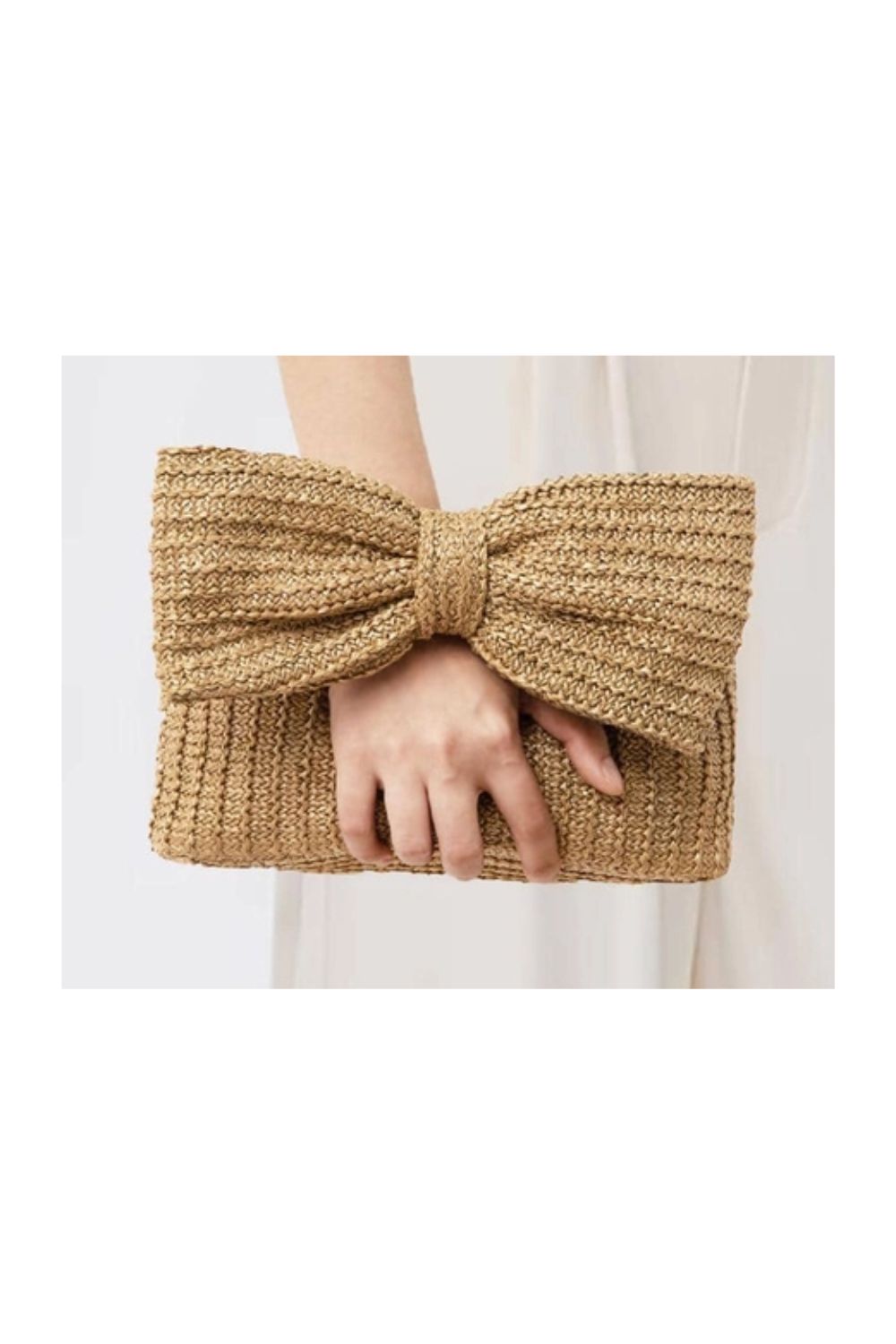 Natural bow straw clutch