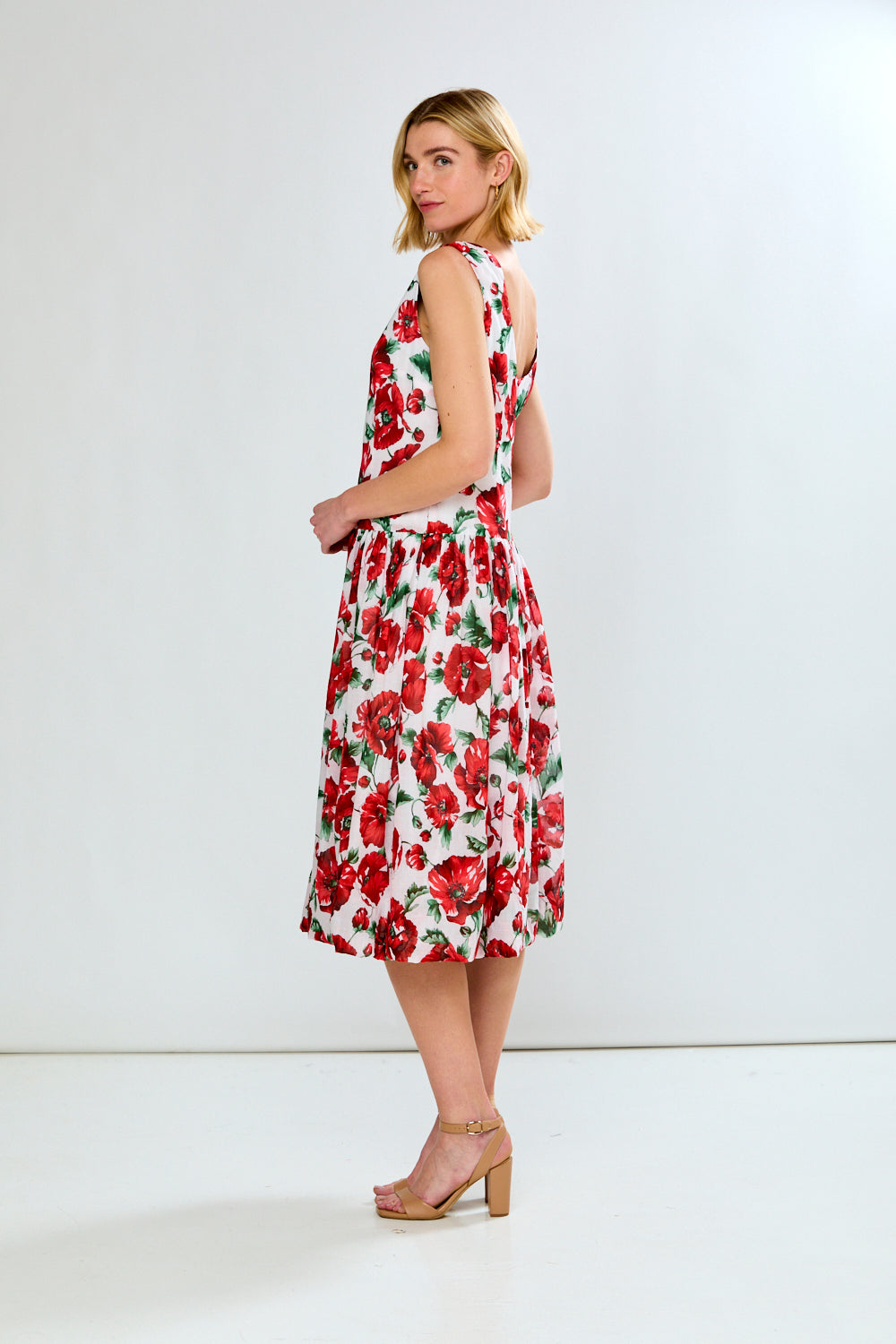 Dress in red flowers