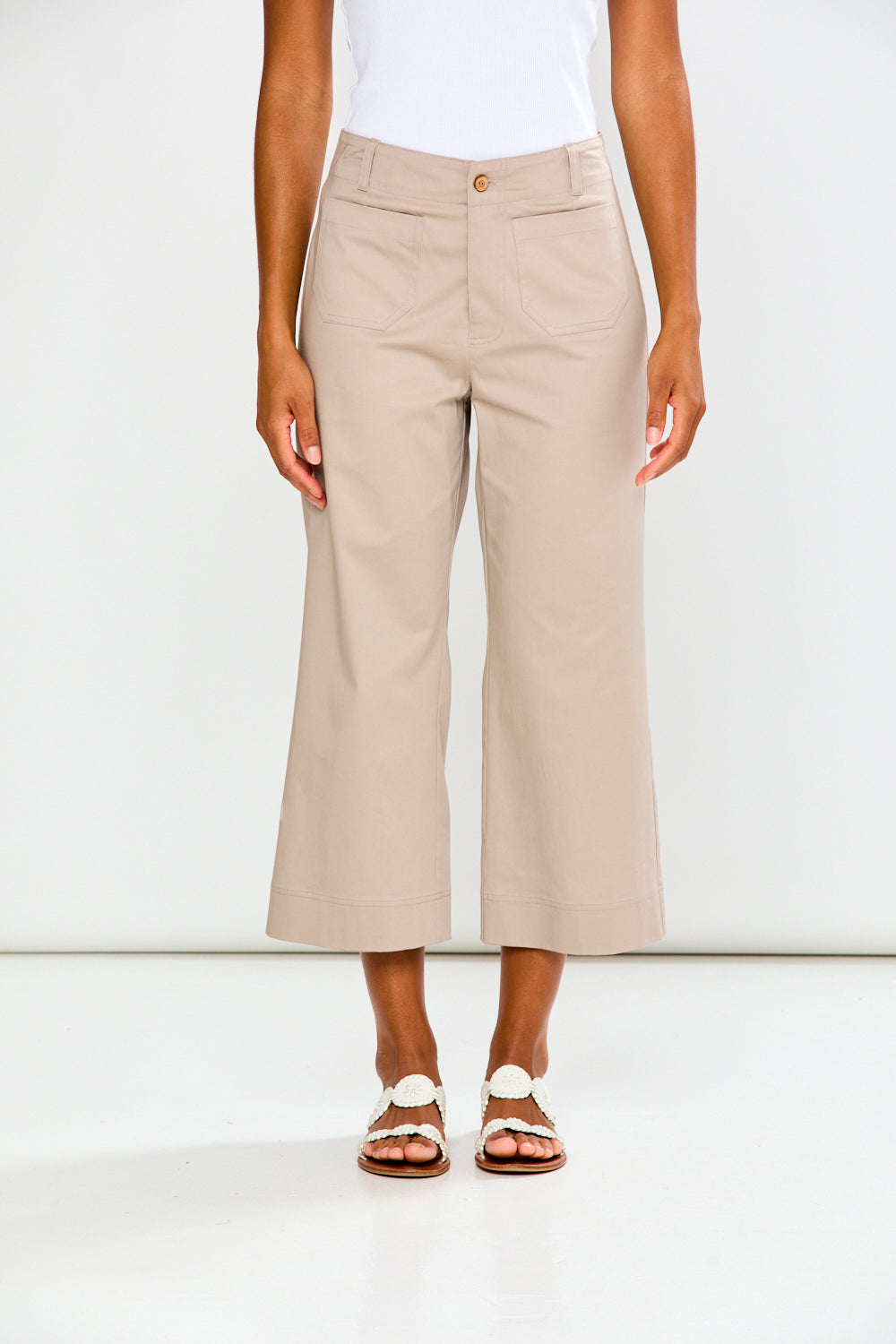 Woman wearing The Cory Pant in Khaki