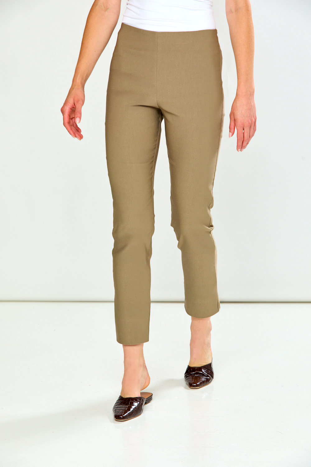 Woman wearing The Sheri Pant in Mushroom